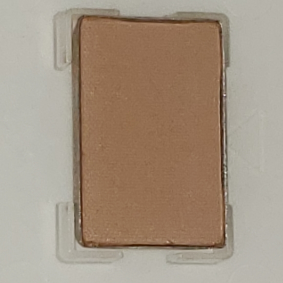 HAZELNUT Mineral Eyeshadow by Mary Kay - Picture 6 of 10